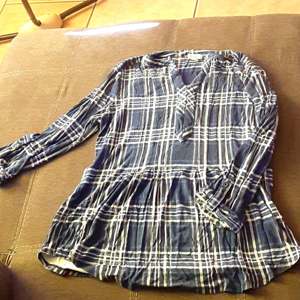 Blue stretchy long sleeve shirt